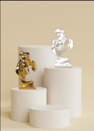 Romantic Artefact 
White Romantic Artefact