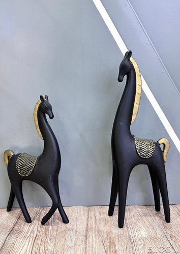 Zart Black Horse Artefact For Home Decor (set)