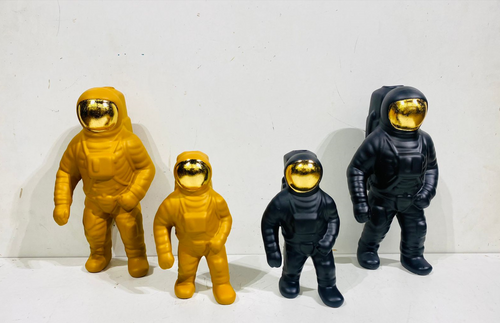 Roexboz Resin Astronaut Model Artefact for Home Decor (Set)