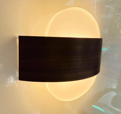 Oval Wooden Wall Mount - A Stylish and Unique Home Accent