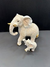 Load image into Gallery viewer, Artefact Of Dotted Design Baby Elephant with Mother (set)